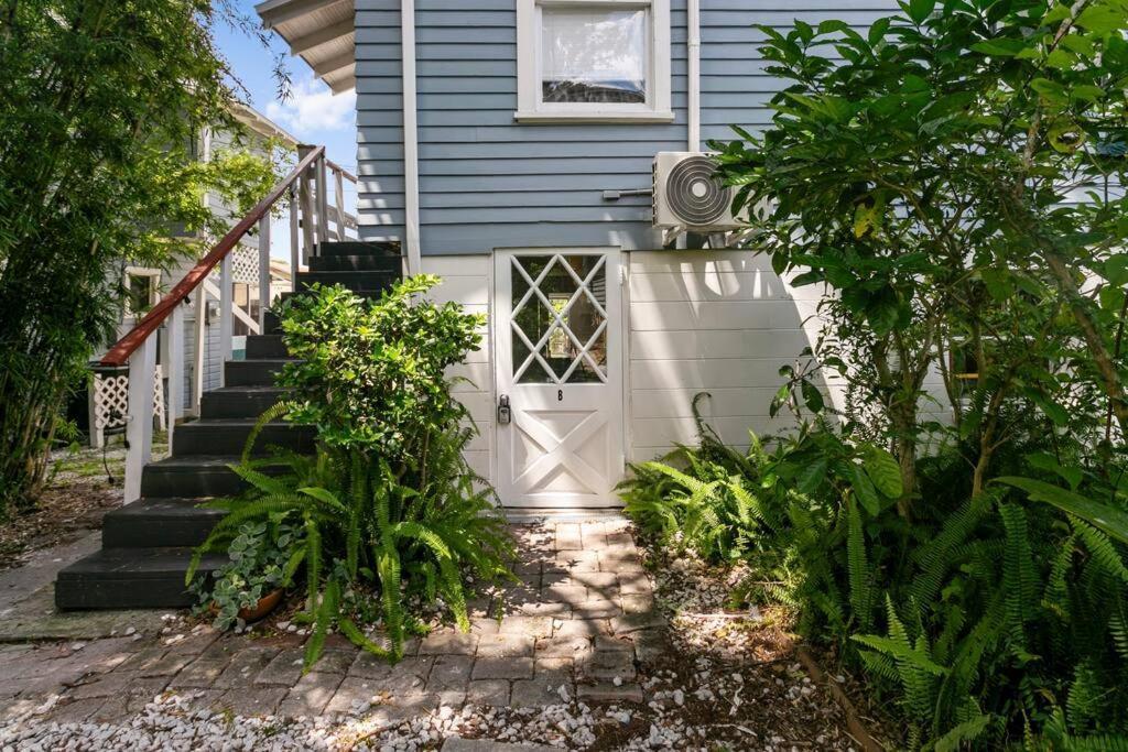 That 70'S Themed Apt Close To Coffee, Food + Shops タンパ エクステリア 写真